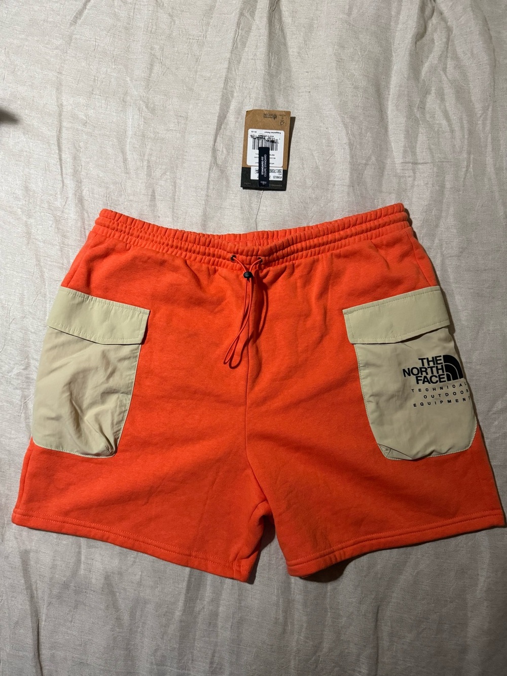 THE NORTH FACE MEN’S SHORTS SIZE L Nwt